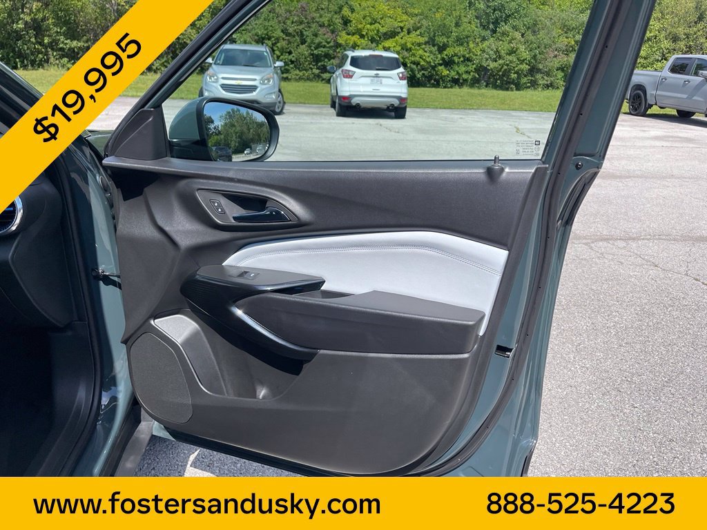 Used 2025 Chevrolet Trax LT w/ Driver Confidence Package FWD image 20