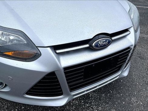 Used 2012 Ford Focus Titanium FWD image 32