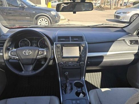 Used 2015 Toyota Camry SE w/ Moonroof Package image 14
