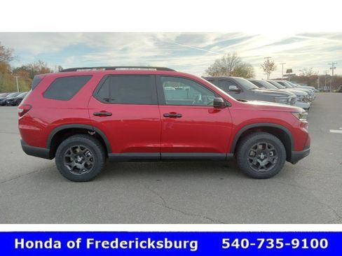 Certified 2025 Honda Pilot TrailSport image 24