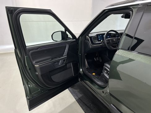 Used 2024 Rivian R1S Adventure AWD/4WD image 16