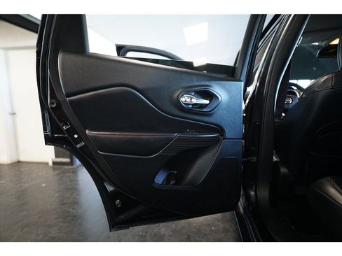 Used 2015 Jeep Cherokee Trailhawk AWD/4WD image 14