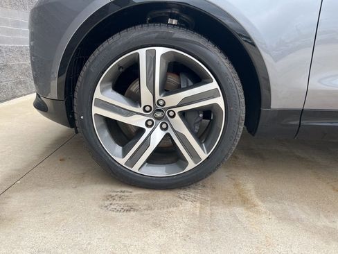 Used 2024 Land Rover Discovery Dynamic SE image 24