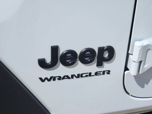 Used 2022 Jeep Wrangler Sport AWD/4WD image 11