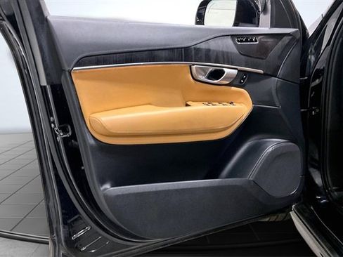 Certified 2024 Volvo XC90 T8 Ultimate w/ Protection Package Premier image 23