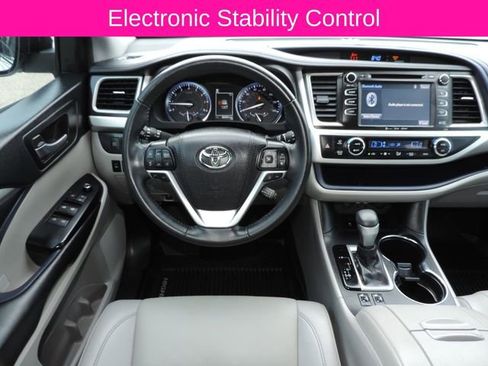Used 2019 Toyota Highlander XLE FWD image 26