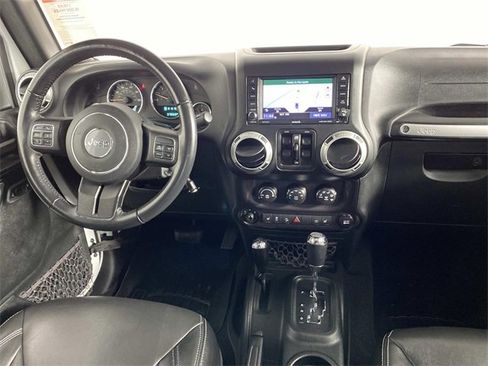 Used 2018 Jeep Wrangler Unlimited Sahara w/ Connectivity Group image 13