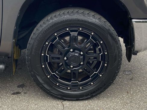 Used 2016 Toyota Tundra SR5 w/ SR5 Upgrade Package image 8