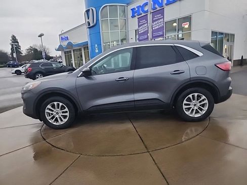 Used 2022 Ford Escape SE image 3