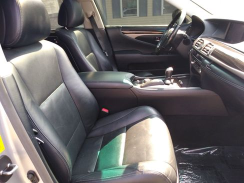 Used 2014 Lexus LS 460 AWD image 13