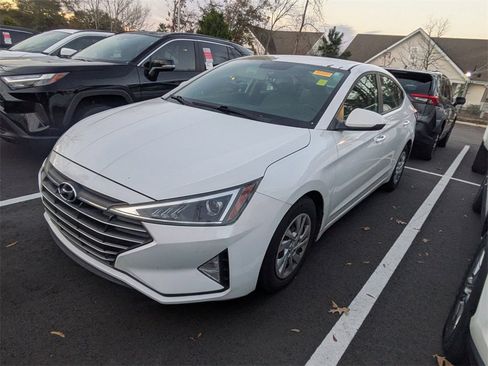 Used 2019 Hyundai Elantra SE image 3
