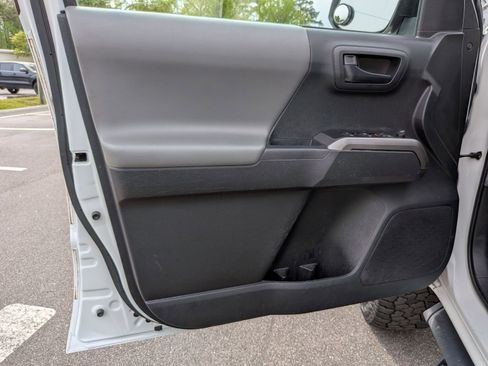 Used 2022 Toyota Tacoma SR5 w/ SR5 Appearance Package (SM) image 12