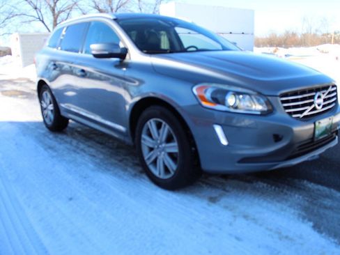 Used 2017 Volvo XC60 T5 Inscription w/ Preferred Option Package image 4