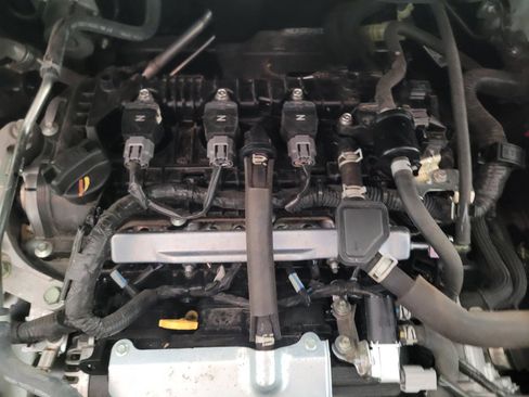 Used 2025 Nissan Versa SV FWD image 30