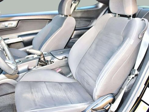 Used 2016 Ford Mustang Coupe image 22