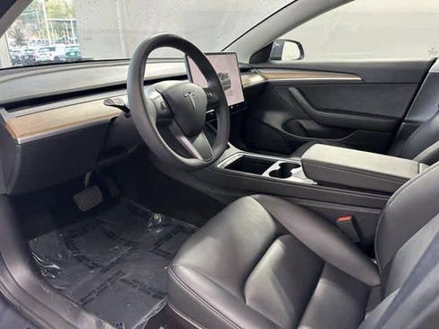 Used 2023 Tesla Model 3 Standard Range image 9