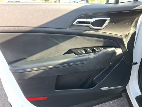 Used 2023 Kia Sportage EX image 12