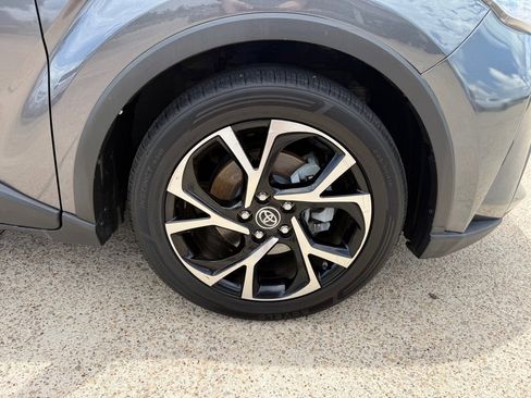 Used 2021 Toyota C-HR XLE FWD image 13