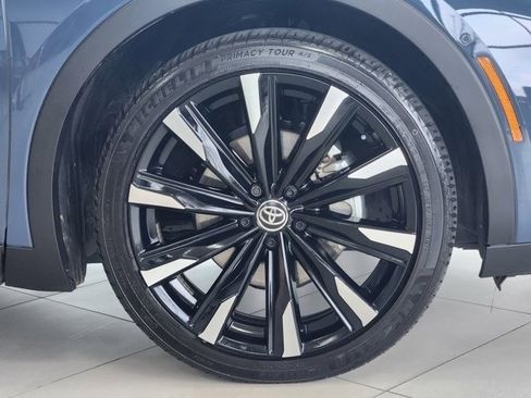 Used 2025 Toyota Crown Platinum image 10