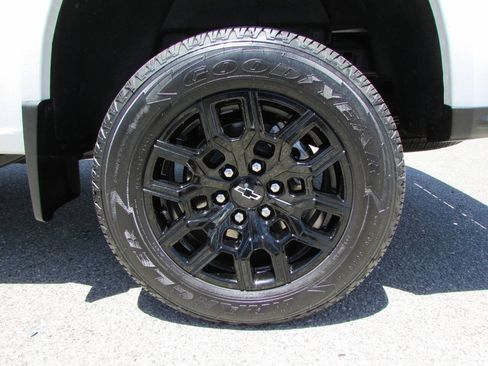 Used 2026 Chevrolet Colorado W/T w/ WT Custom Package RWD image 10