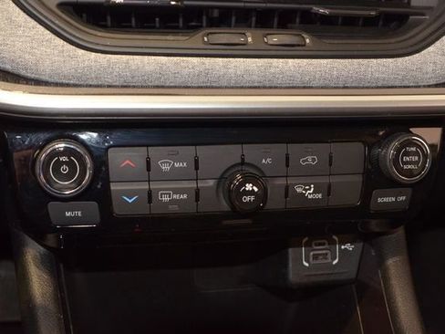 Used 2022 Jeep Compass Latitude image 30