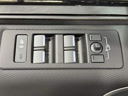Used 2026 Land Rover Discovery Limited Edition image 24