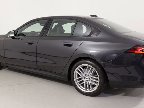 Used 2024 BMW 530i image 16