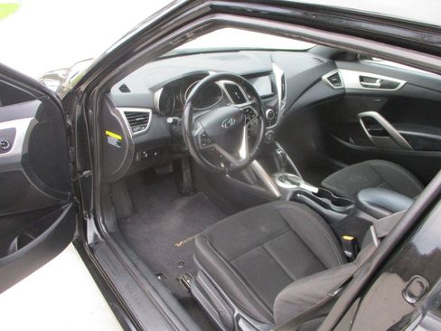 Used 2017 Hyundai Veloster Value Edition FWD image 14
