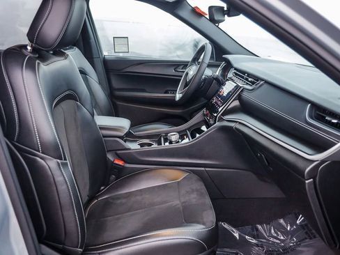 Certified 2024 Jeep Grand Cherokee Altitude image 17