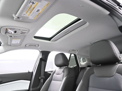 Used 2026 Chevrolet Trax LT w/ Sunroof Package FWD image 33