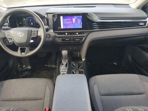 Used 2025 Toyota Camry LE image 12