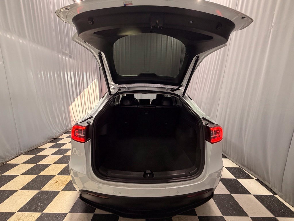 Used 2022 Tesla Model Y Long Range AWD/4WD image 8
