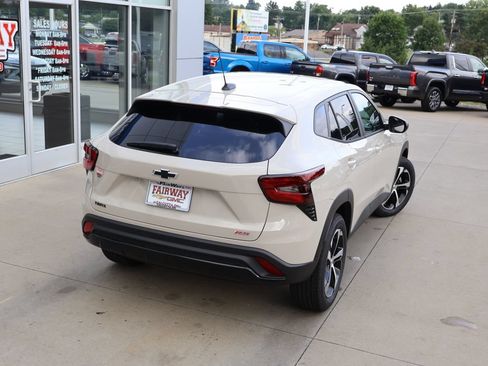 New 2026 Chevrolet Trax RS w/ Sunroof Package FWD image 38