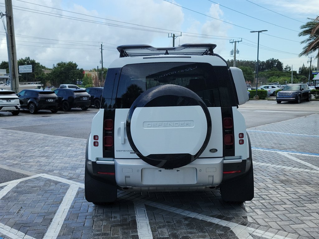 Certified 2023 Land Rover Defender 110 SE AWD/4WD image 4