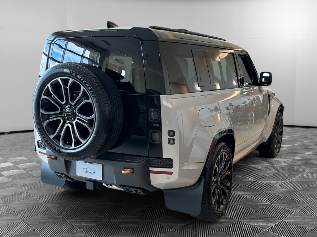 New 2026 Land Rover Defender 110 OCTA AWD/4WD image 4