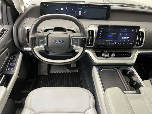 Used 2025 Ford Expedition Platinum w/ Platinum Ultimate Package AWD/4WD image 19