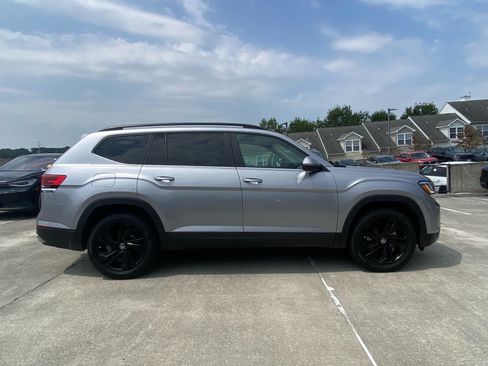 Used 2022 Volkswagen Atlas SE w/ Panoramic Sunroof Package AWD/4WD image 2