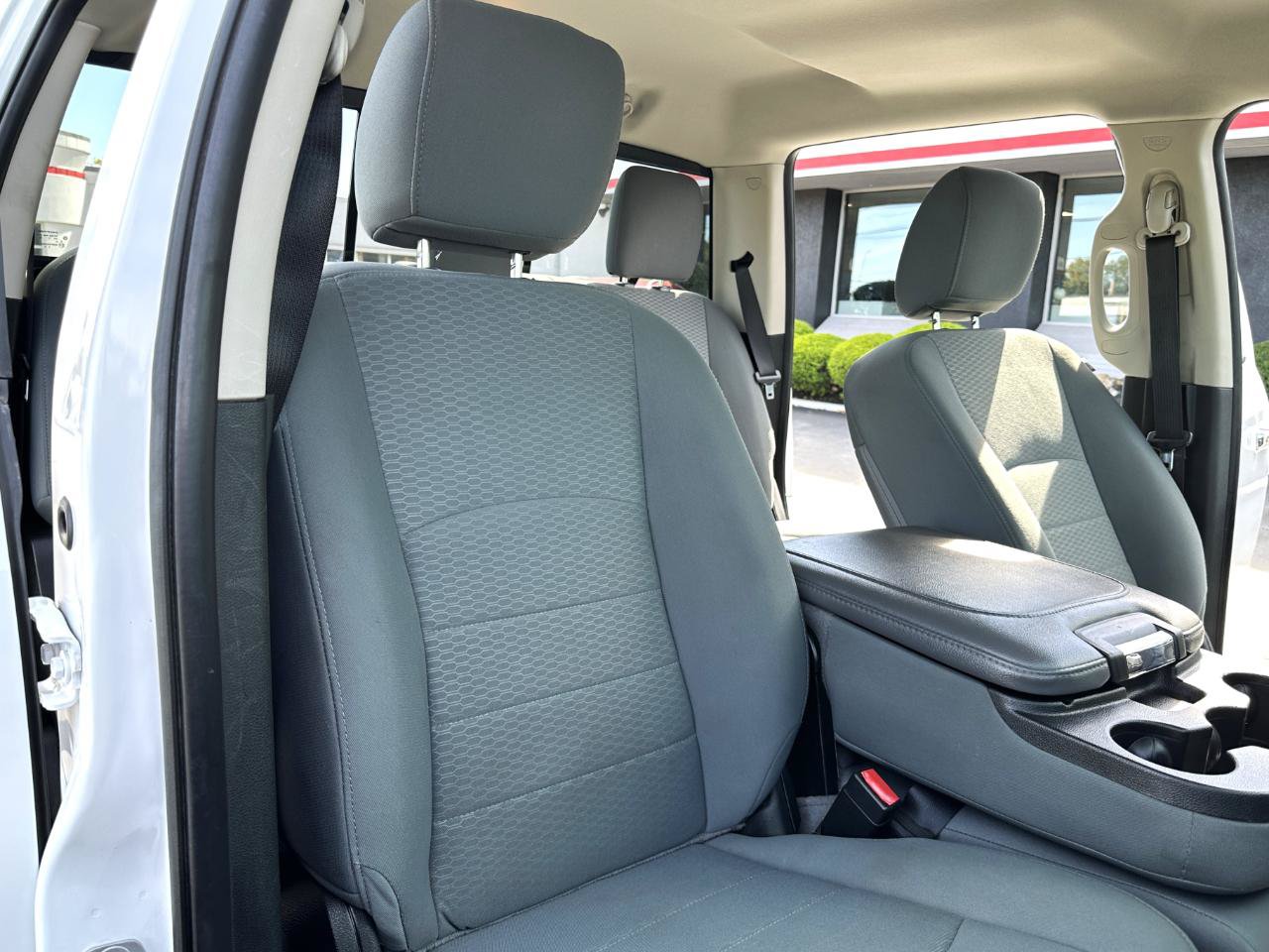 Used 2018 RAM 1500 SLT AWD/4WD image 44