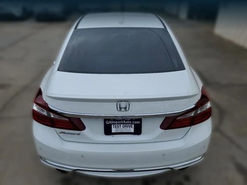 Used 2017 Honda Accord Touring image 9