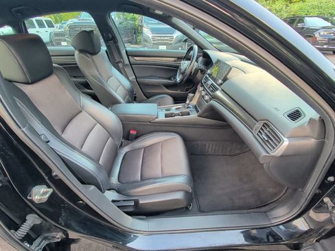Used 2018 Honda Accord Sport image 16