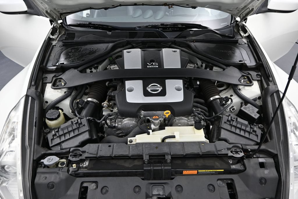 Used 2010 Nissan 370Z Touring RWD image 5