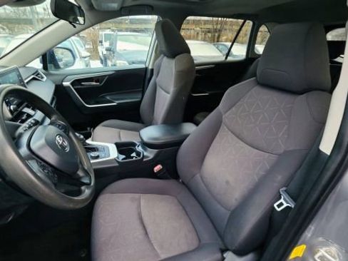 Used 2019 Toyota RAV4 XLE w/ Convenience Package image 12