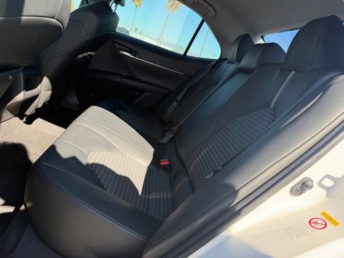 Used 2019 Toyota Camry SE w/ Carpet Mat Package FWD image 4