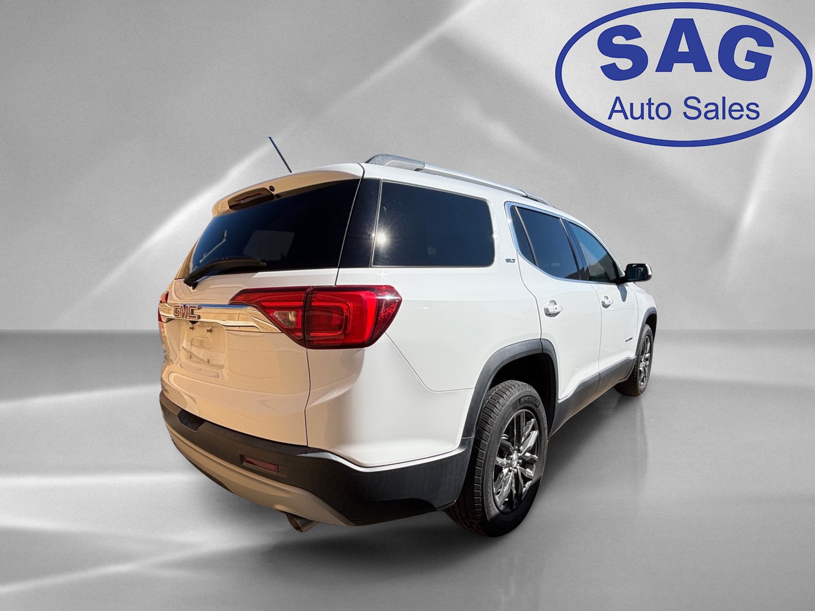 Used 2018 GMC Acadia SLT FWD image 3
