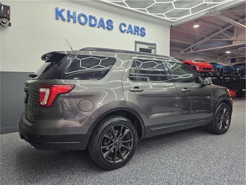 Used 2018 Ford Explorer XLT w/ Equipment Group 202A FWD image 6