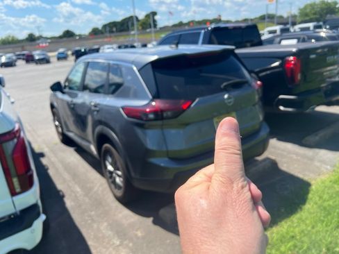 Used 2024 Nissan Rogue S AWD/4WD image 5