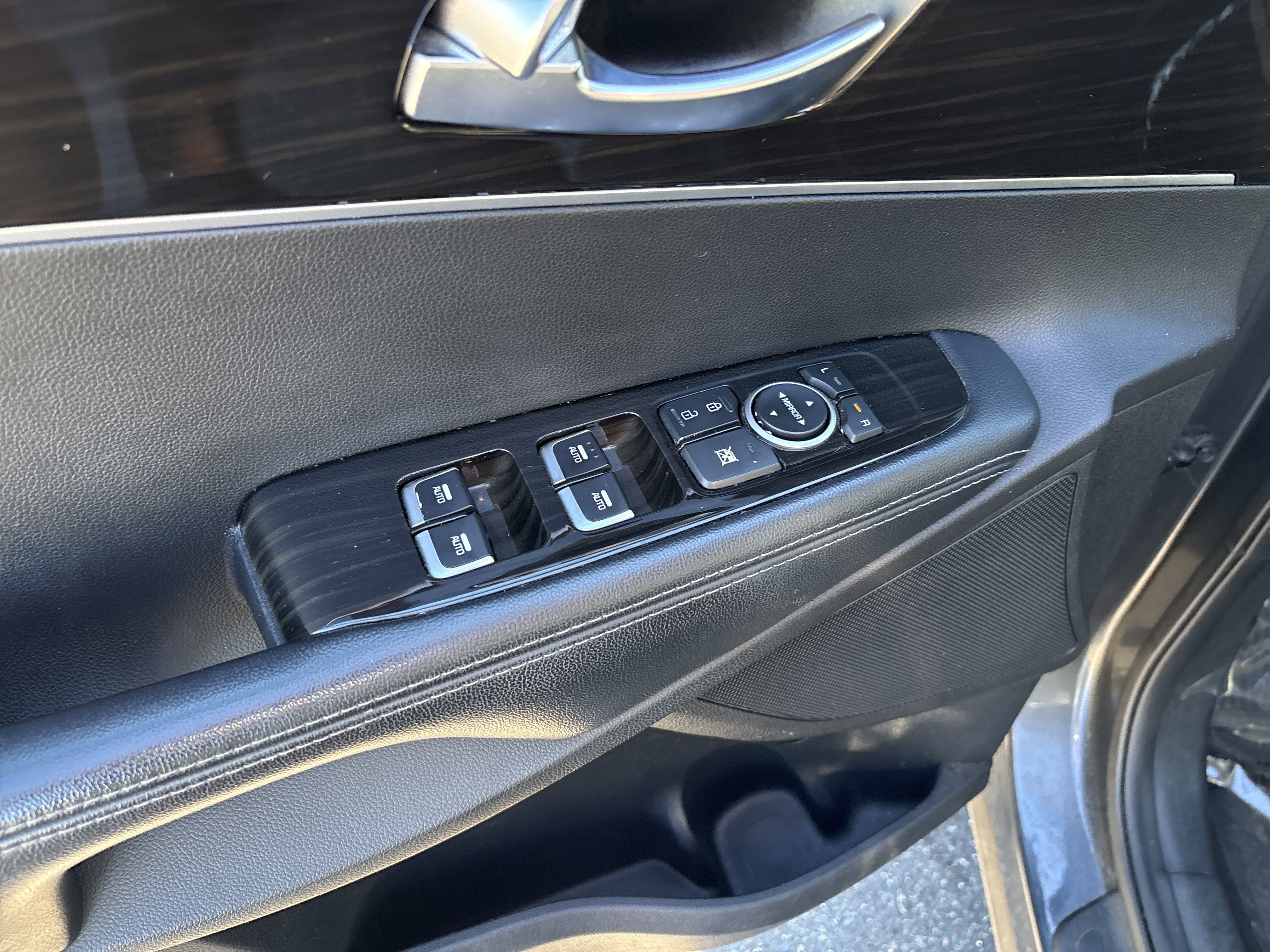 Used 2020 Kia Sorento FWD V6 image 16