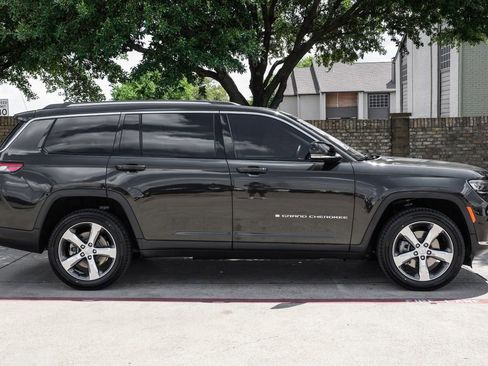 Used 2022 Jeep Grand Cherokee L Limited RWD image 15