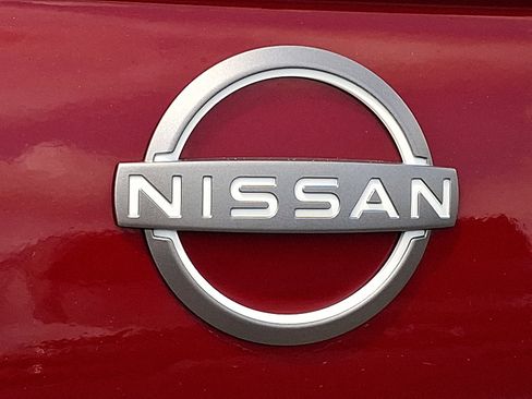 Used 2025 Nissan Versa SV FWD image 9