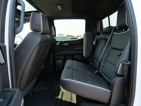 Used 2026 GMC Sierra 1500 AT4X w/ LPO, Black Badging Package AWD/4WD image 5